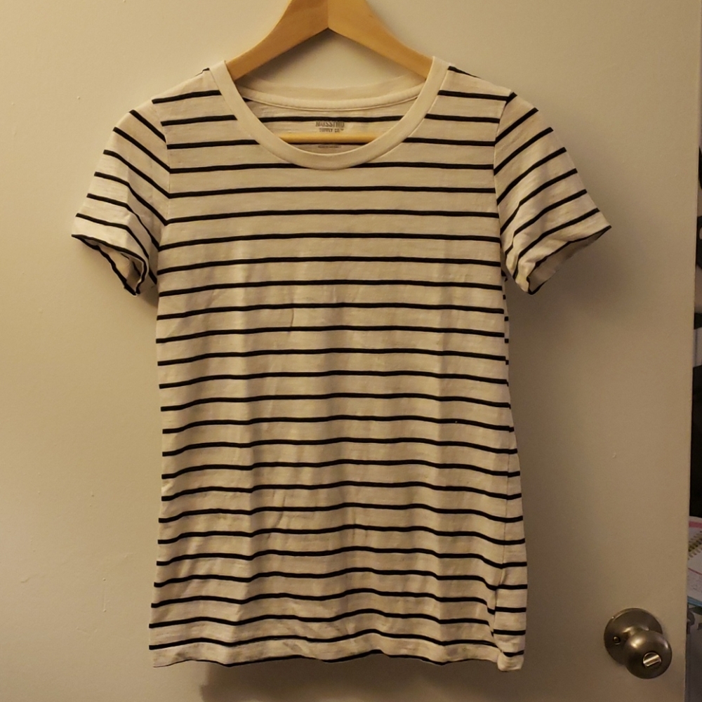 Mossimo black and white striped t-shirt